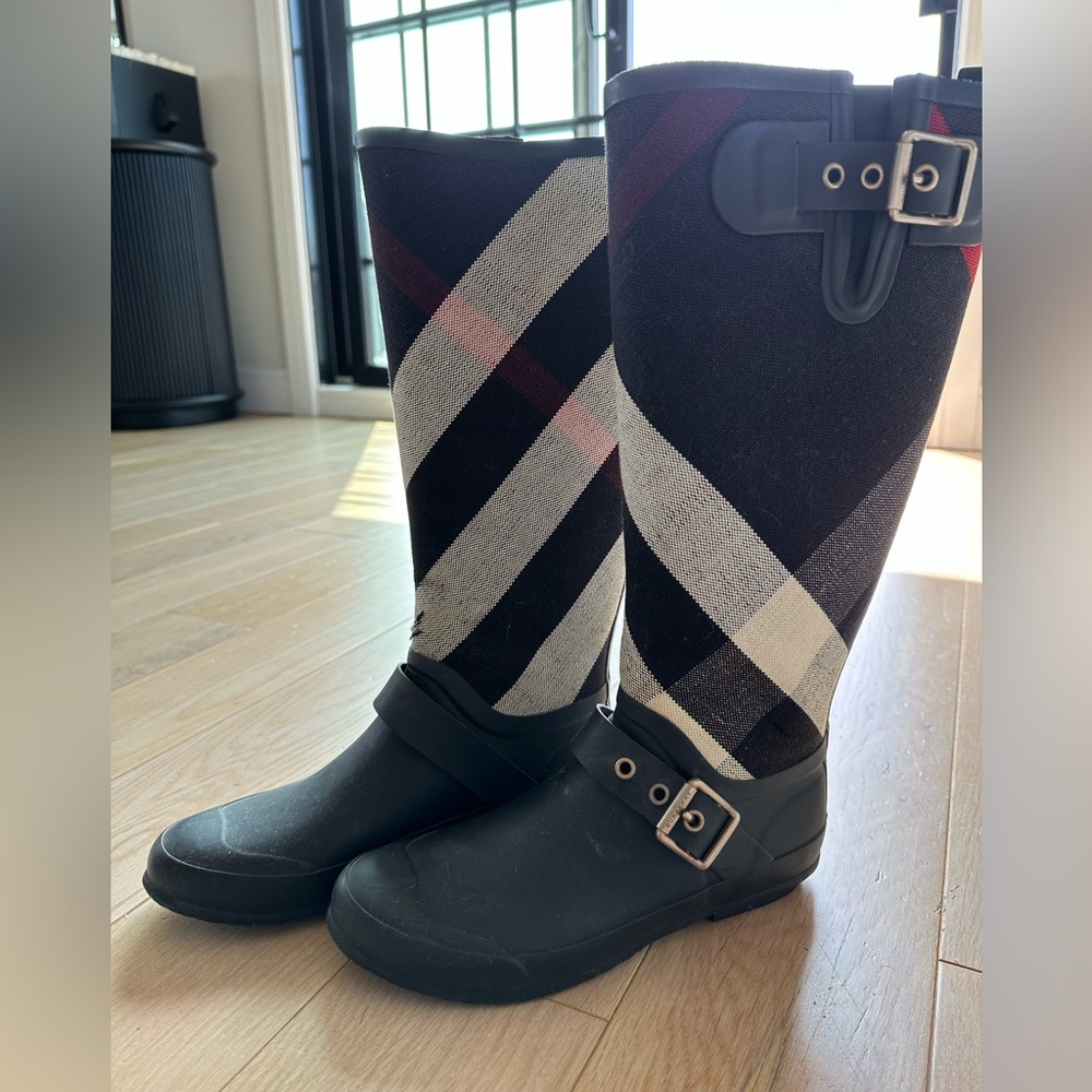 Burberry Black and White Plaid Winter Boots
